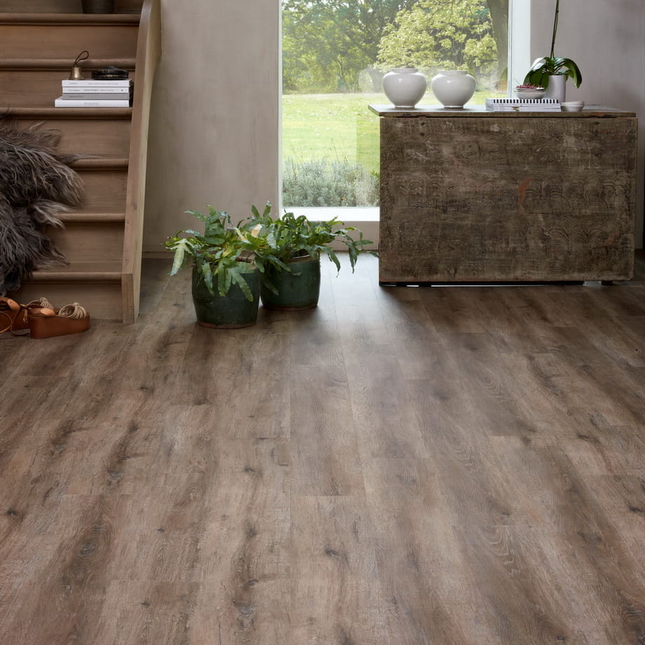 Виниловый пол SPC Floor Mountain Brown 9352 в интерьере