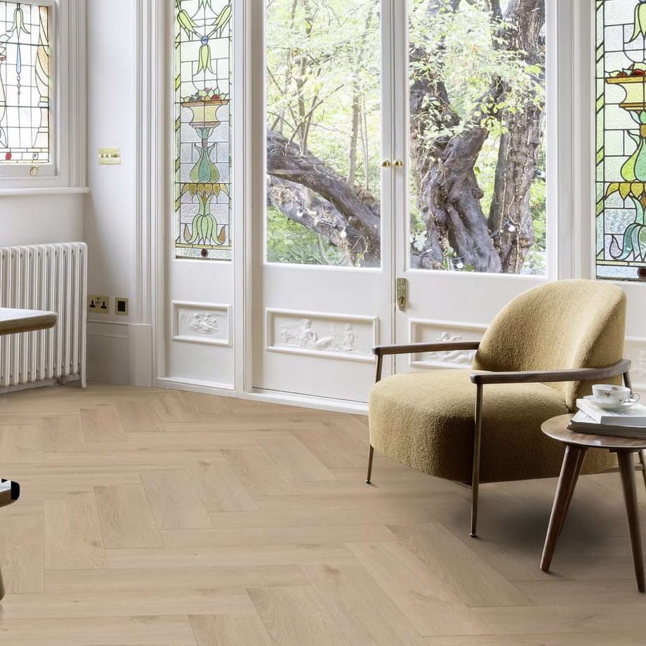 Кварцвинил Moduleo Galtymore Oak 86237 Roots 0.55 Herringbone в интерьере
