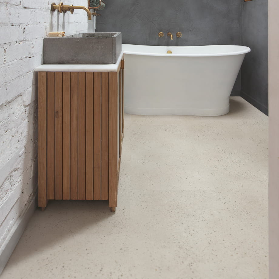 ПВХ-плитка Quick-Step Бетон Устричный AVMTU40275 Alpha Vinyl Illume в интерьере 4