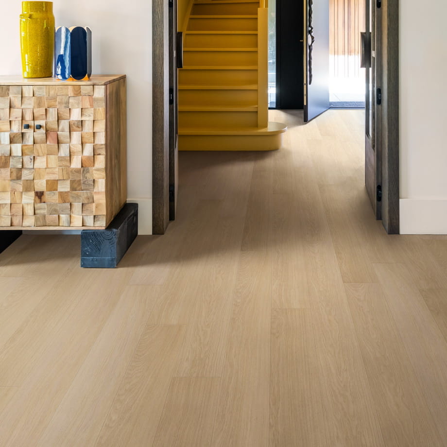 Ламинат Quick-Step Доска белого дуба лакированная IMU3105 Impressive Ultra в интерьере