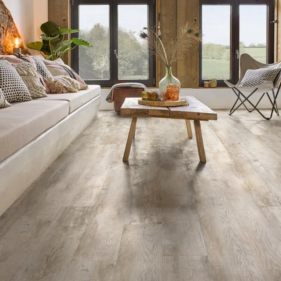 Кварцвинил Moduleo Country Oak 24130 Roots в интерьере